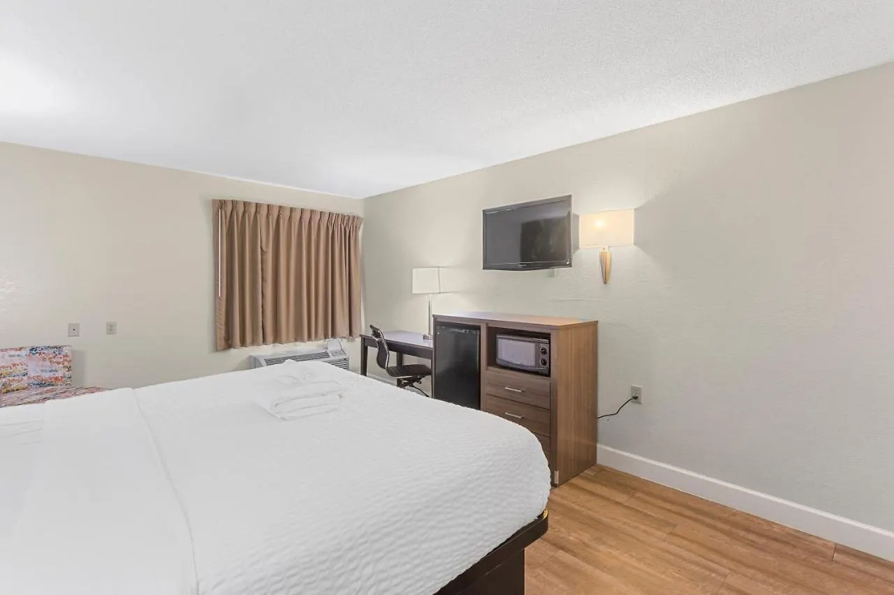 Clarion Pointe Savannah Gateway I-95 Hotel